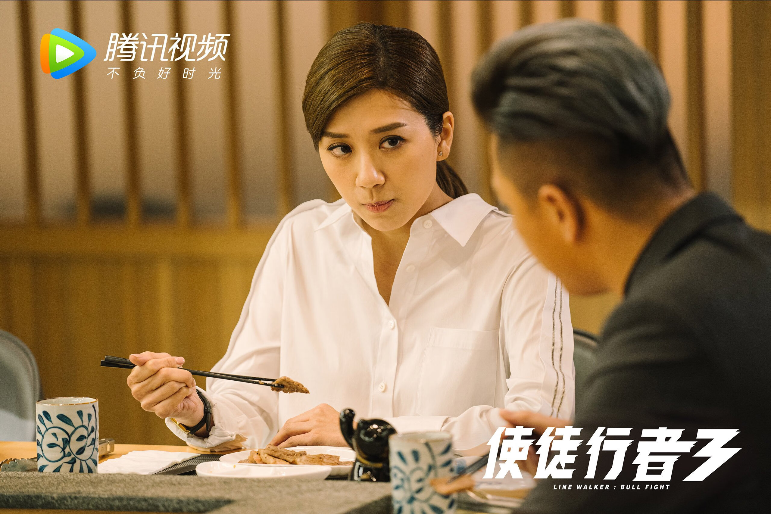 掘金队约基奇成为首位背靠背三双场均中锋，掘金队约基奇之前的中锋